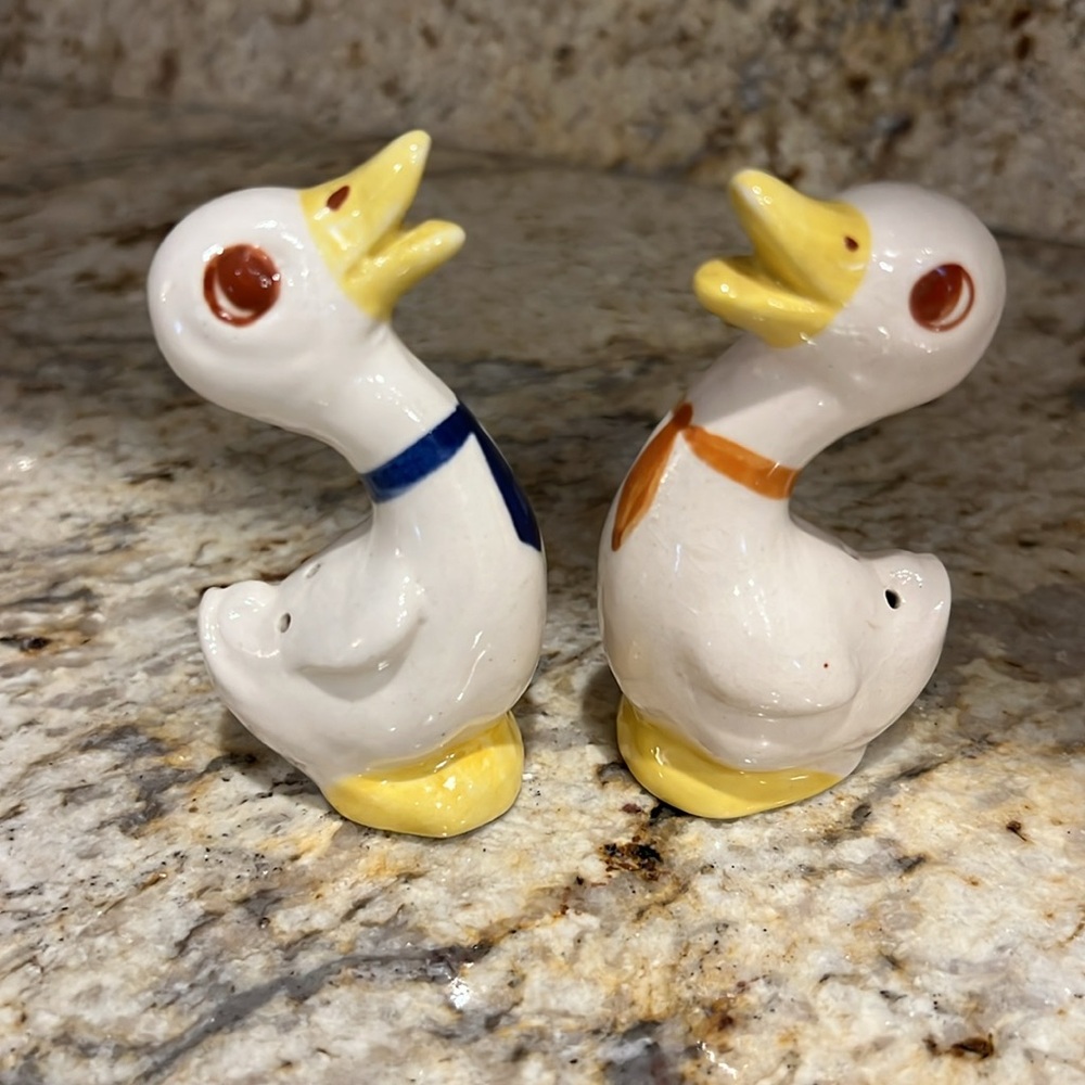 Vintage Rare 1940s Rio Hondo Pottery Duck Salt and Pepper Shakers Brown Blue Tie